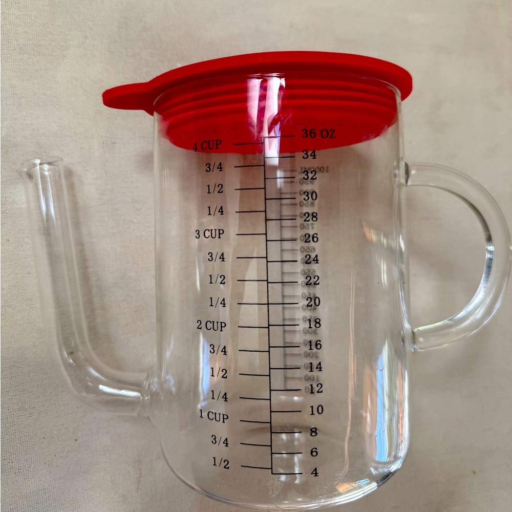 Glass Liquid Measuring Cup with red silicon strainer cap on too. 1/2 C-4 C,oz,ml